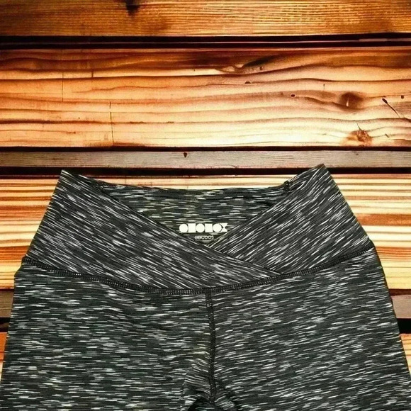 Ododos Women’s Capri Yoga Athletic Running Leggings Black and Grey Size Small. - Picture 2 of 4